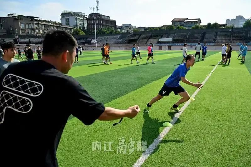 为内江荣誉, bt