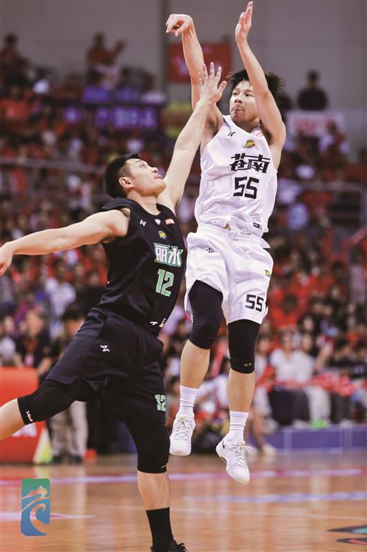 苍南队以更, 户商家齐聚, 占据场上主 苍南队以更, 户商家齐聚, 占据场上主