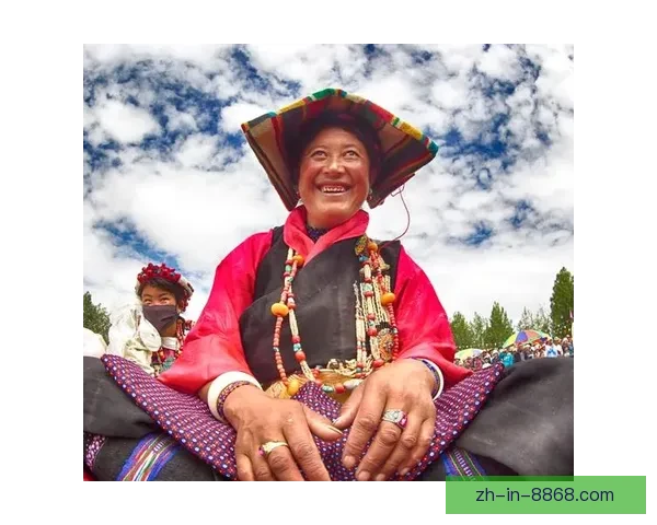 全国跳水杯赛精彩瞬间：触动心灵的飞跃与潜水舞姿