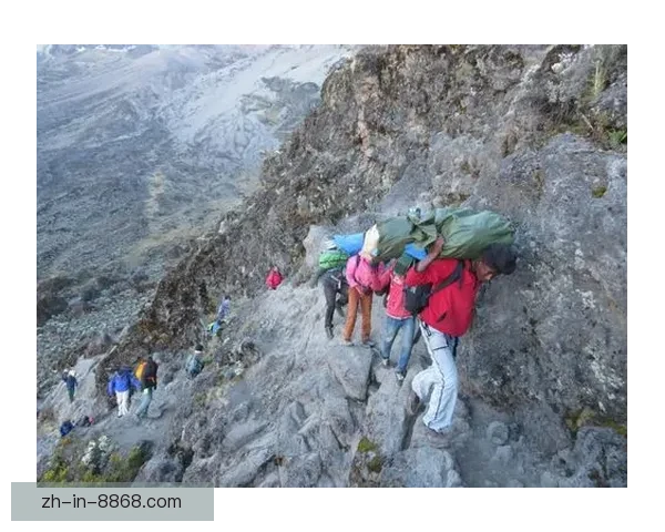 徒步攀登：高峰之巅的直播挑战