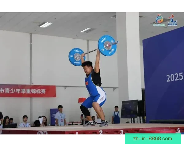 挑战极限!探索举重训练新境界,打造强健身体的秘诀揭秘 挑战极限!探索举重训练新境界,打造强健身体的秘诀揭秘