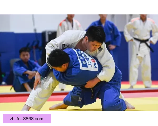 柔道公开赛：挥拳斗智、驰骋擂台