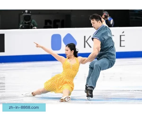滑冰公开赛:冰上之舞律动飞扬 滑冰公开赛:冰上之舞律动飞扬