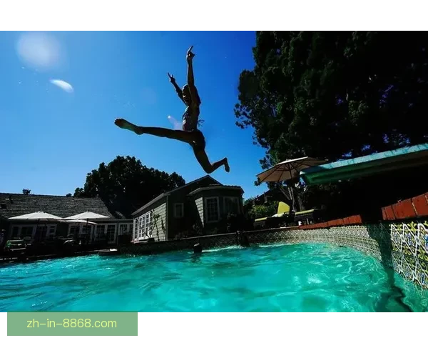 跳水精彩瞬间，击水飞溅激荡